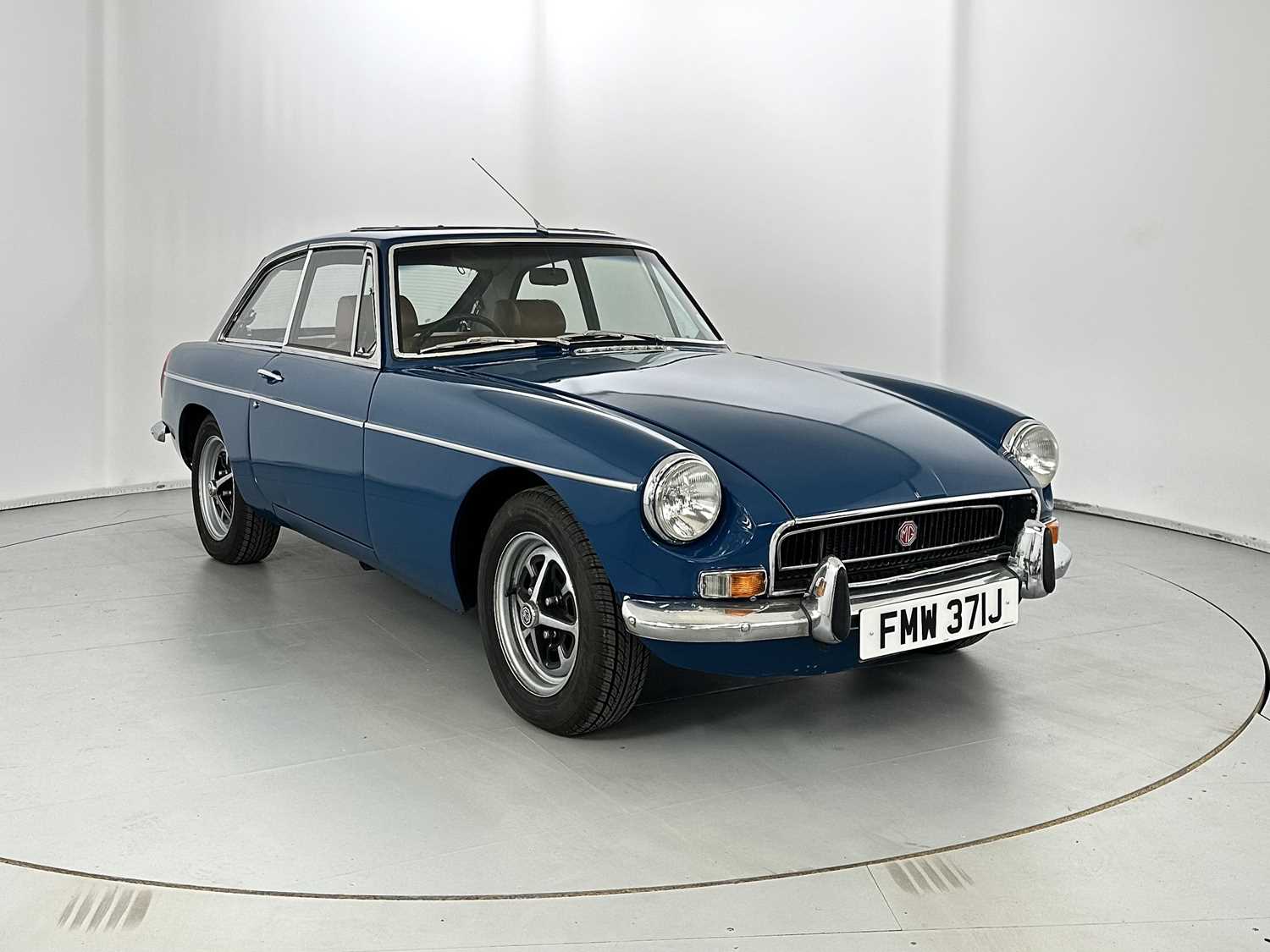 Lot 151 - 1971 MG BGT