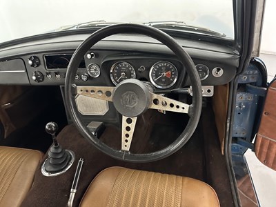Lot 151 - 1971 MG BGT