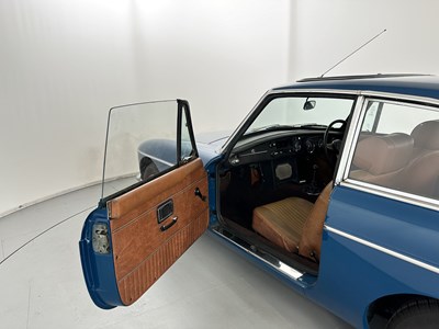 Lot 151 - 1971 MG BGT