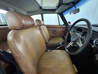 Lot 151 - 1971 MG BGT