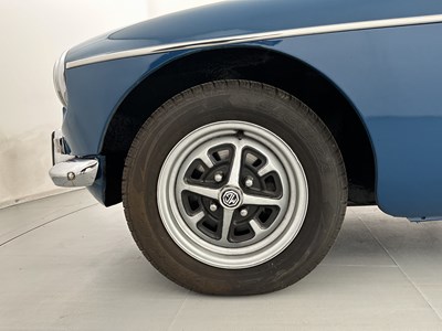 Lot 151 - 1971 MG BGT