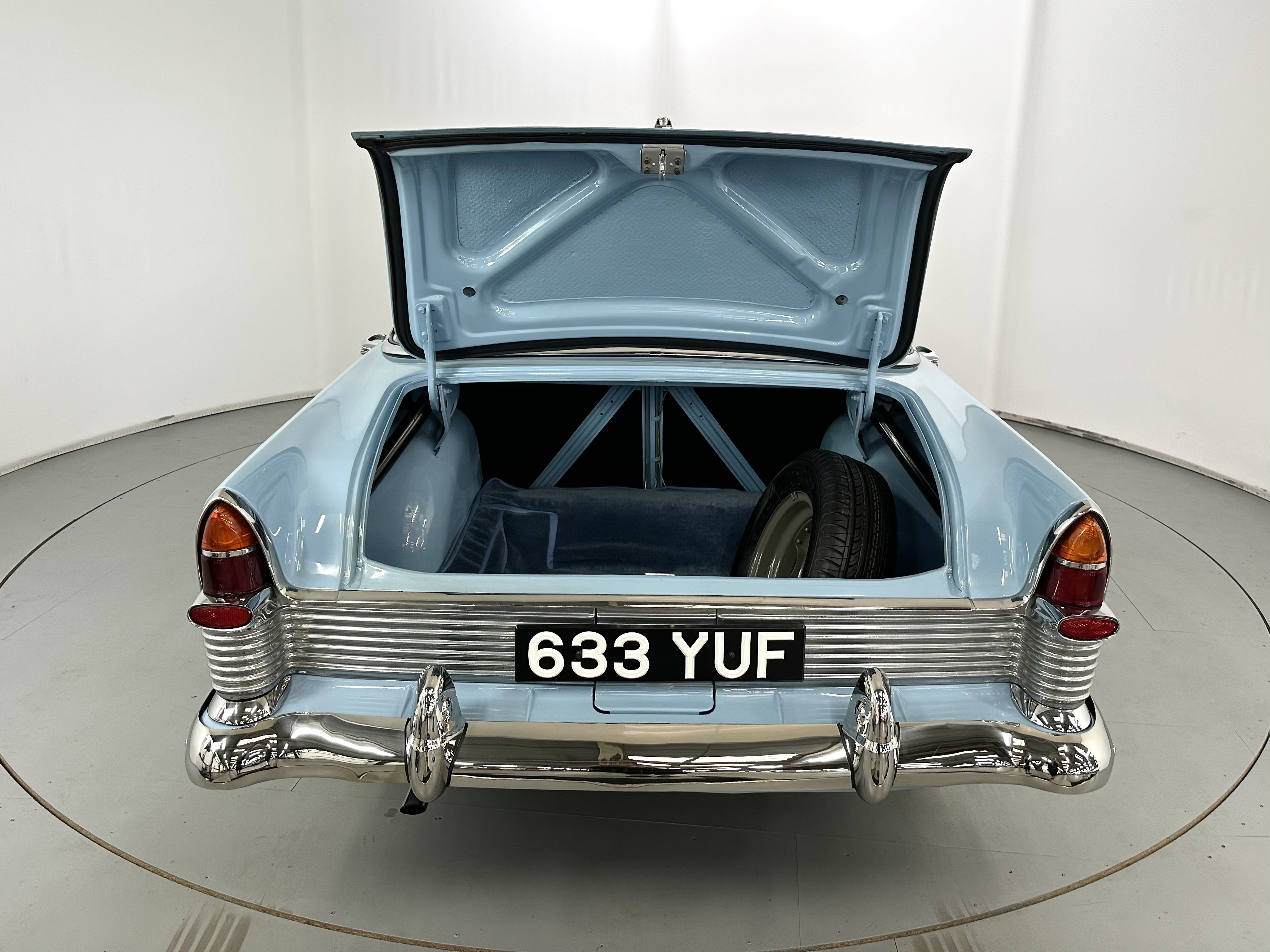 Matrix 1/43 – Ford Zodiac 206E Marron/Gris – 1959 – MX40603-152 Neuve