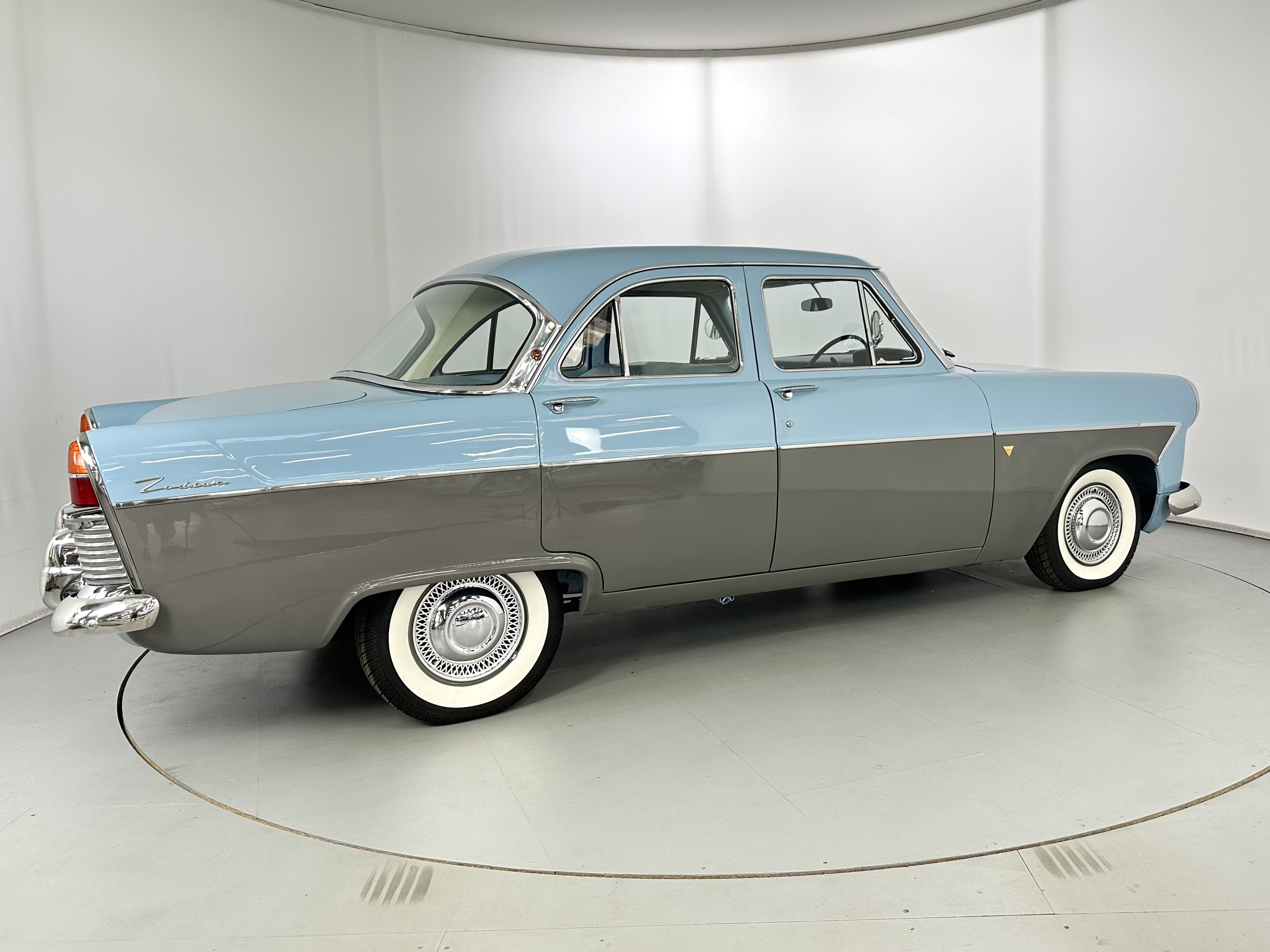 Limitée à 408 pièces - FORD Zodiac 206E Saloon
