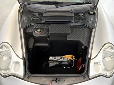 Lot 120 - 2003 Porsche Carrera 4
