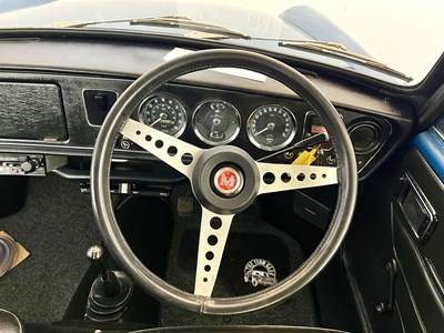 Lot 128 - 1973 Austin 1300