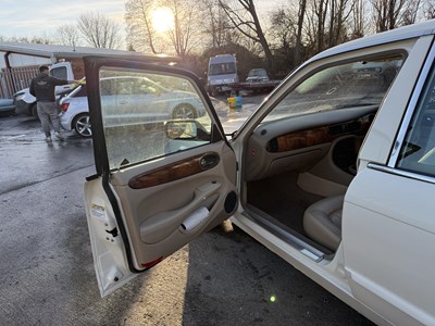 Lot 122 - 1999 Daimler Limousine - NO RESERVE