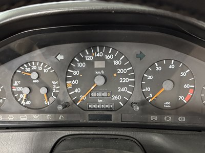 Lot 30 - 1991 Mercedes-Benz 300SL