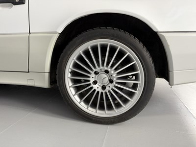 Lot 30 - 1991 Mercedes-Benz 300SL