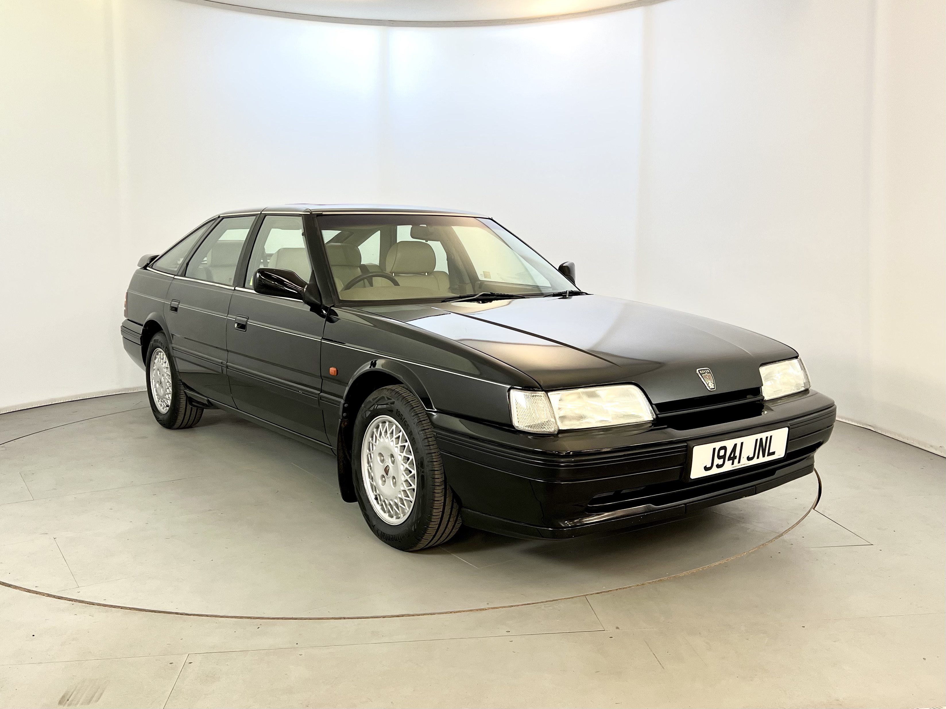 Rover Vitesse 827 1988 Rouge – CULT MODELS 1/18 (Résine, Neuf)