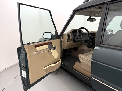 Lot 99 - 1998 Land Rover Discovery V8 LSE