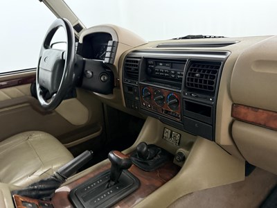 Lot 99 - 1998 Land Rover Discovery V8 LSE