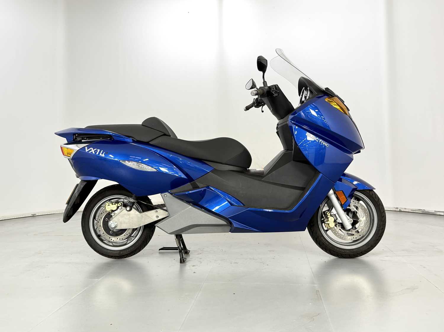 Lot 117 - 2007 Vectrix Scooter