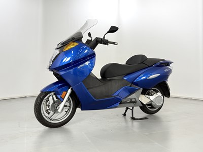 Lot 117 - 2007 Vectrix Scooter