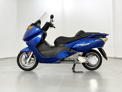 Lot 117 - 2007 Vectrix Scooter