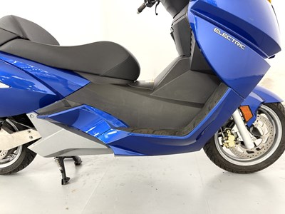 Lot 117 - 2007 Vectrix Scooter