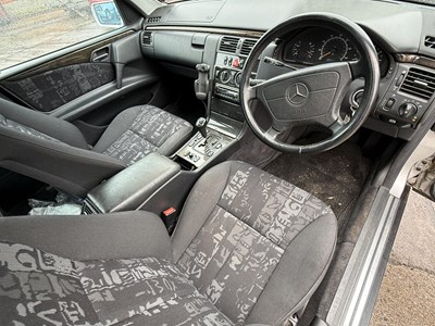 Lot 49 - 1998 Mercedes-Benz E200 - NO RESERVE