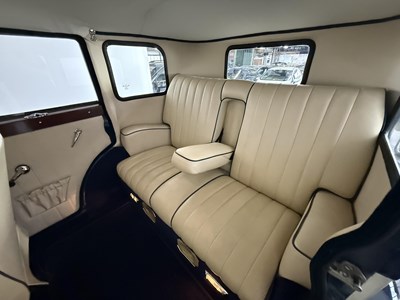 Lot 20 - 2001 Tudor Fordor
