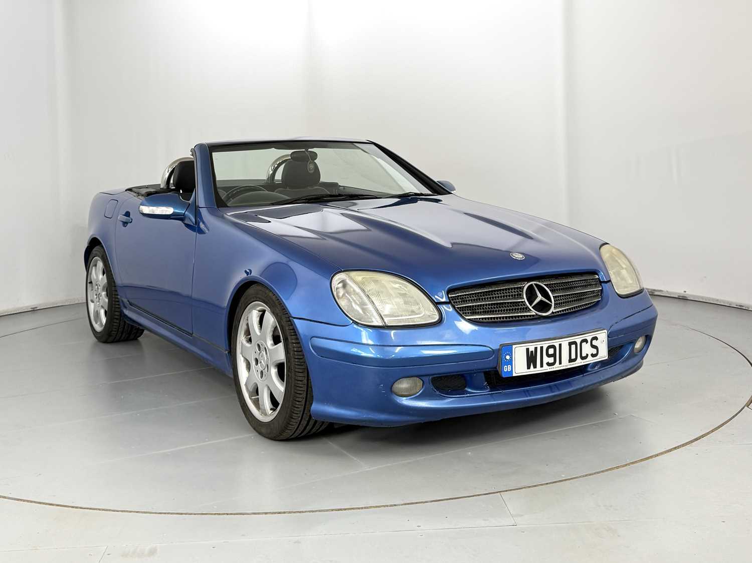 Lot 92 - 2000 Mercedes-Benz SLK320