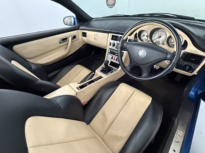 Lot 92 - 2000 Mercedes-Benz SLK320