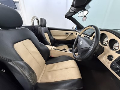 Lot 92 - 2000 Mercedes-Benz SLK320