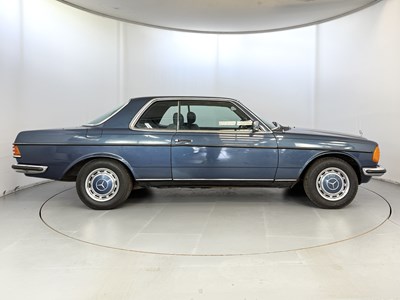 Lot 21 - 1983 Mercedes-Benz 280CE