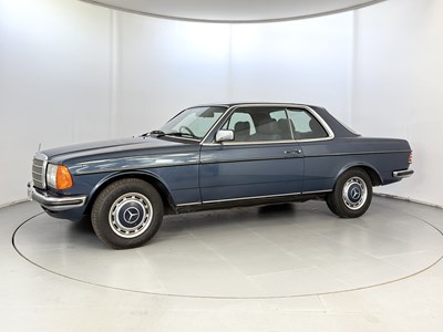Lot 21 - 1983 Mercedes-Benz 280CE