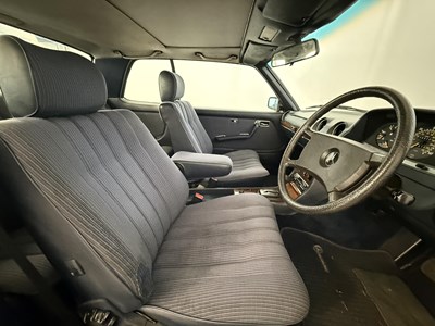 Lot 21 - 1983 Mercedes-Benz 280CE