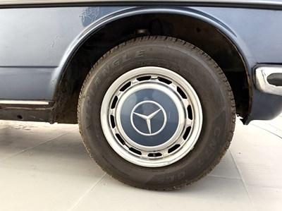 Lot 21 - 1983 Mercedes-Benz 280CE