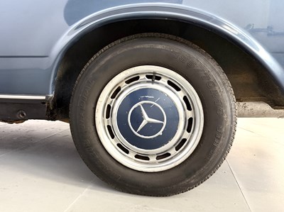 Lot 21 - 1983 Mercedes-Benz 280CE