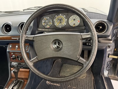 Lot 21 - 1983 Mercedes-Benz 280CE