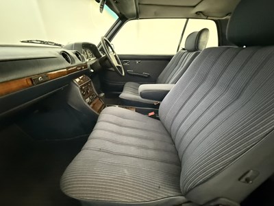 Lot 21 - 1983 Mercedes-Benz 280CE