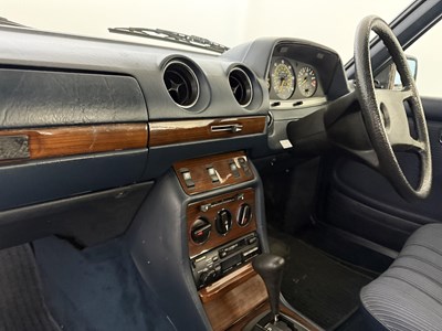 Lot 21 - 1983 Mercedes-Benz 280CE