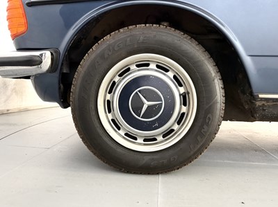 Lot 21 - 1983 Mercedes-Benz 280CE