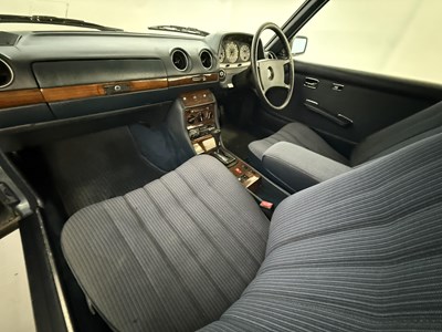 Lot 21 - 1983 Mercedes-Benz 280CE