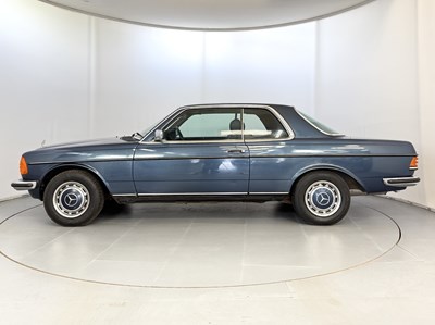 Lot 21 - 1983 Mercedes-Benz 280CE