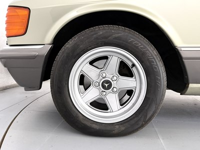 Lot 4 - 1982 Mercedes-Benz 500SEC