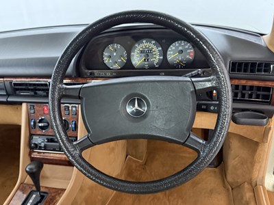Lot 4 - 1982 Mercedes-Benz 500SEC