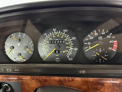 Lot 4 - 1982 Mercedes-Benz 500SEC