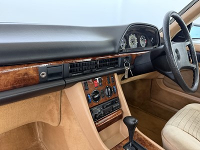 Lot 4 - 1982 Mercedes-Benz 500SEC