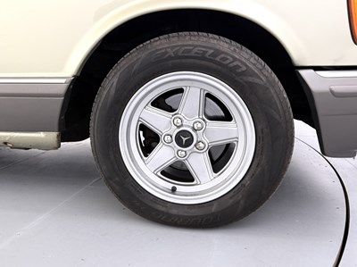 Lot 4 - 1982 Mercedes-Benz 500SEC