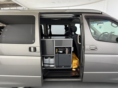 Lot 102 - 2009 Nissan Elgrand 4x4 Camper