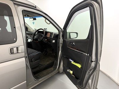 Lot 102 - 2009 Nissan Elgrand 4x4 Camper