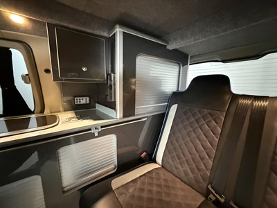 Lot 102 - 2009 Nissan Elgrand 4x4 Camper
