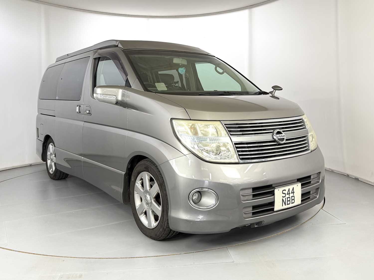 Lot 102 - 2009 Nissan Elgrand 4x4 Camper