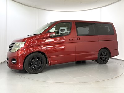 Lot 38 - 2005 Nissan Elgrand 4x4