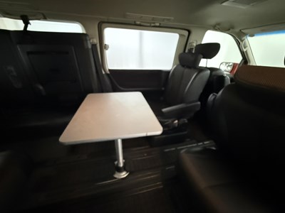 Lot 38 - 2005 Nissan Elgrand 4x4