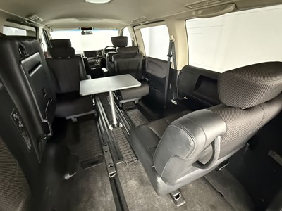 Lot 38 - 2005 Nissan Elgrand 4x4
