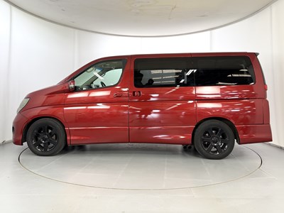 Lot 38 - 2005 Nissan Elgrand 4x4