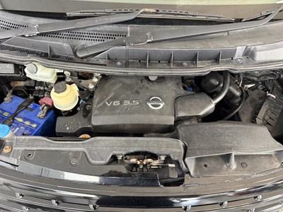 Lot 38 - 2005 Nissan Elgrand 4x4