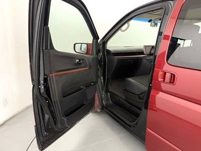 Lot 38 - 2005 Nissan Elgrand 4x4